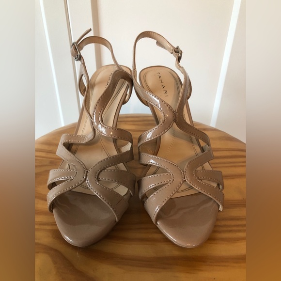 Tahari Patent Leather Heels in Nude, Size 7 - Picture 3 of 12
